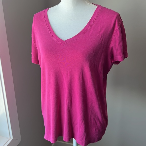 5/$25 Denver Hayes V-Neck T-Shirt - Picture 3 of 8